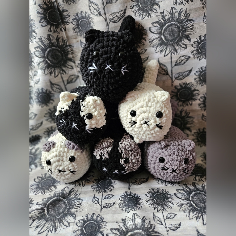 CUSTOM Crochet Chunky Loaf Cat Amigurumi